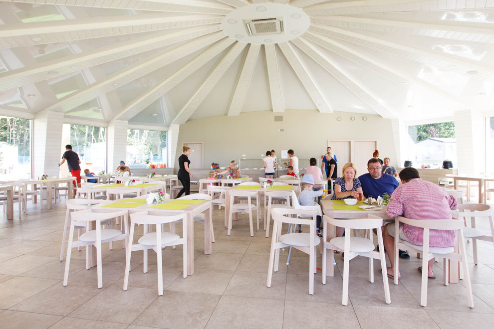 HOLIDAY CAMPING Resort w Łazach ośrodek z basenem nad morzem